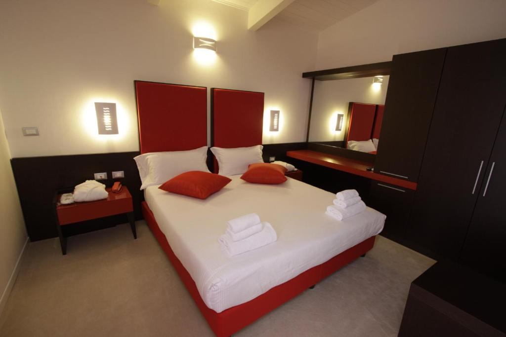Hotel Paradise Airport Forlì Стая снимка