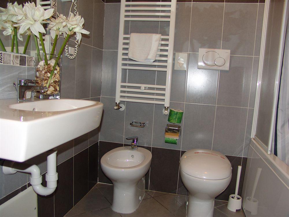 Hotel Paradise Airport Forlì Екстериор снимка