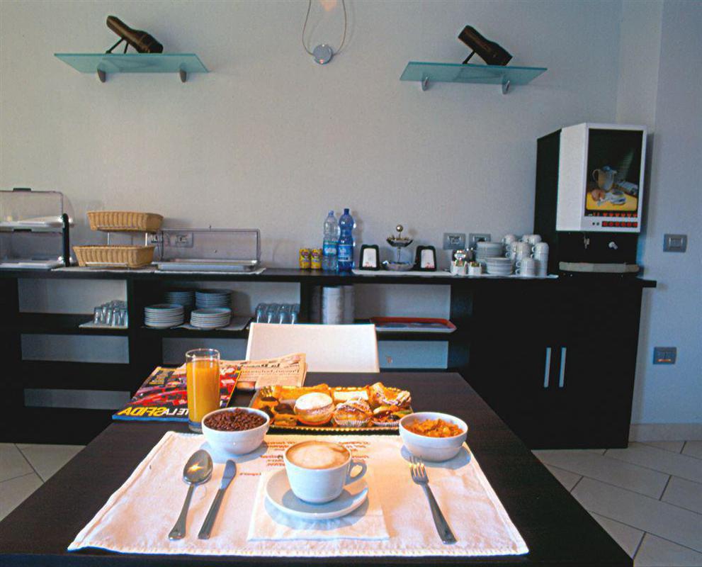Hotel Paradise Airport Forlì Екстериор снимка