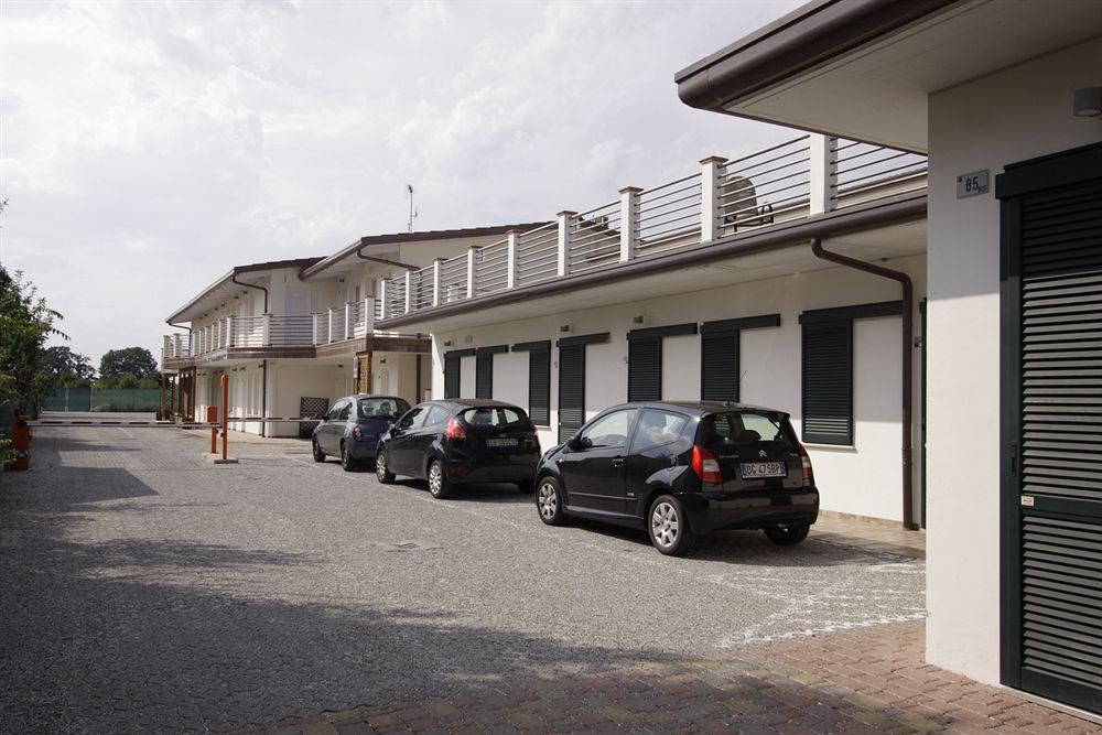Hotel Paradise Airport Forlì Екстериор снимка