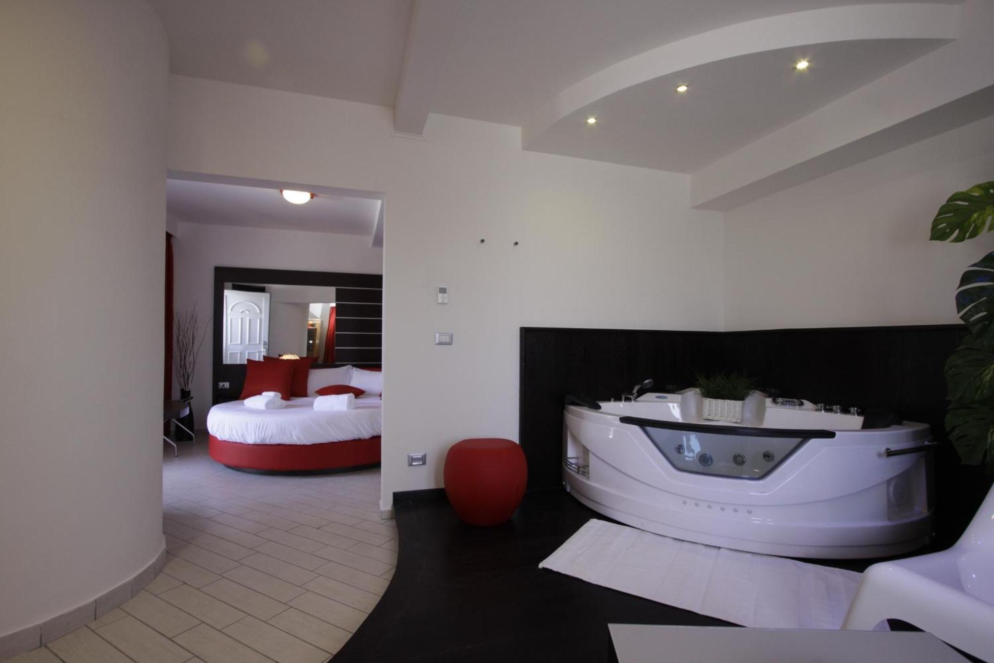 Hotel Paradise Airport Forlì Екстериор снимка