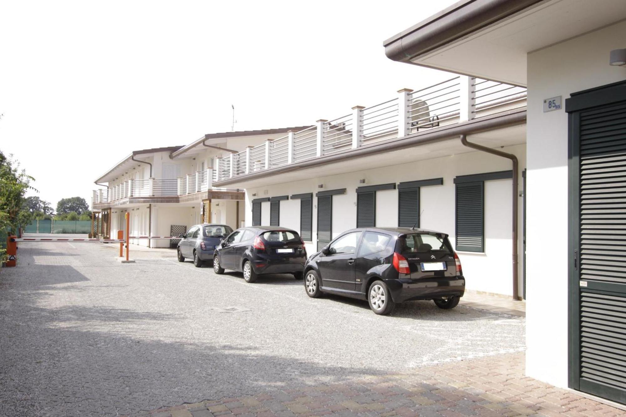 Hotel Paradise Airport Forlì Екстериор снимка