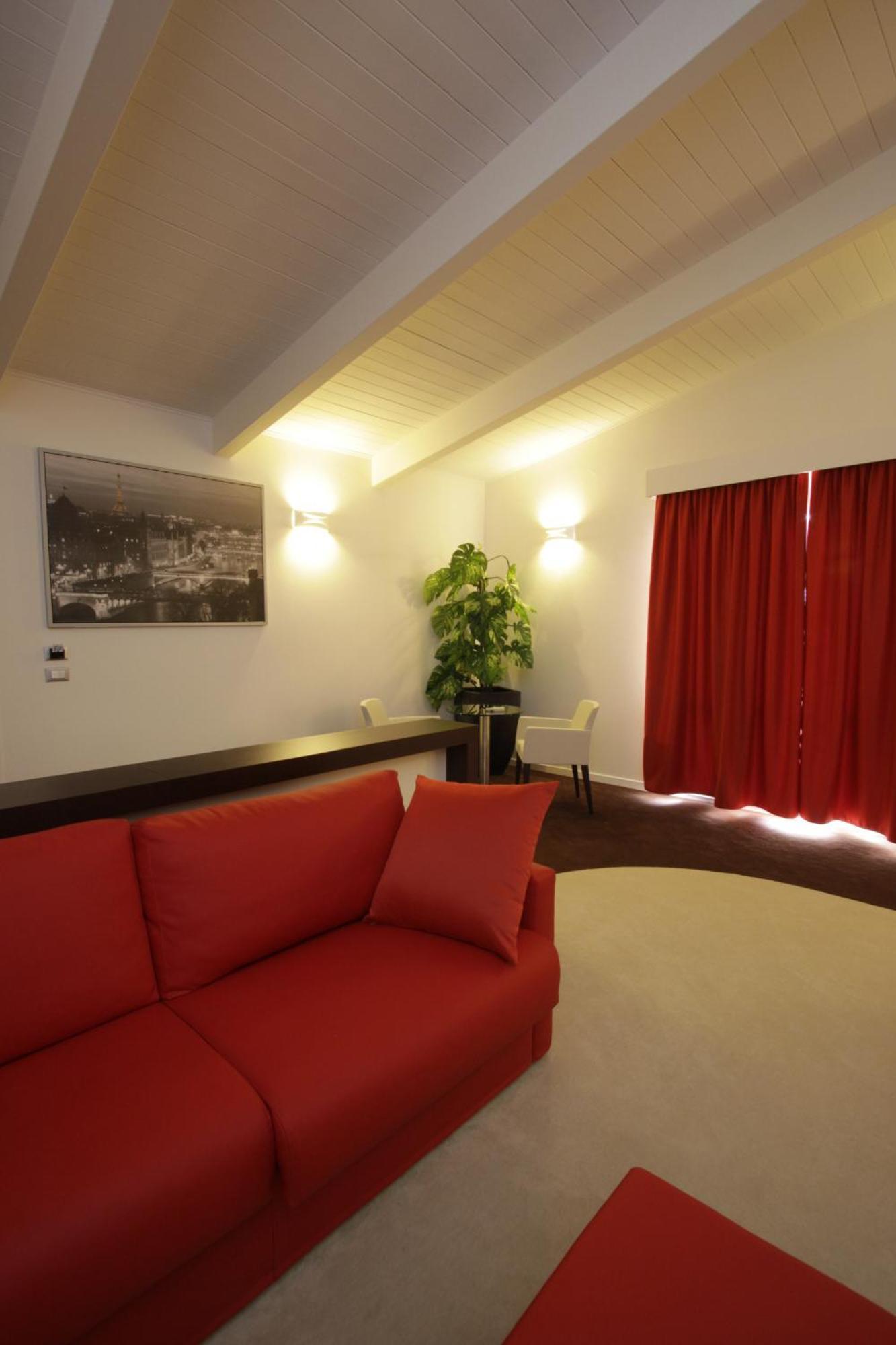 Hotel Paradise Airport Forlì Екстериор снимка