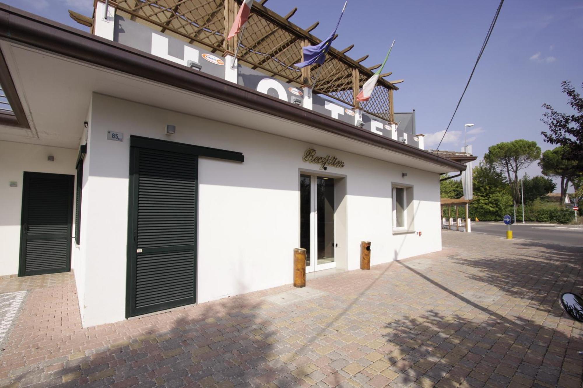 Hotel Paradise Airport Forlì Екстериор снимка