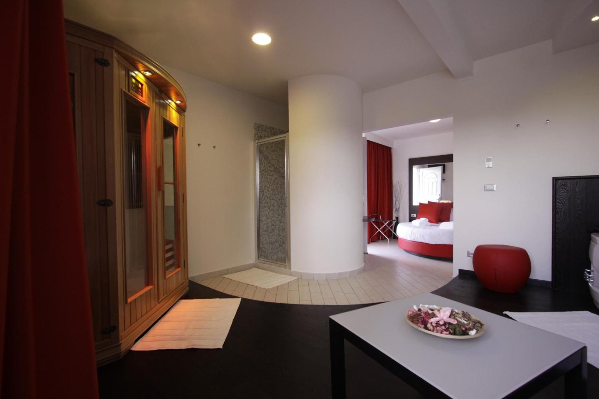 Hotel Paradise Airport Forlì Екстериор снимка