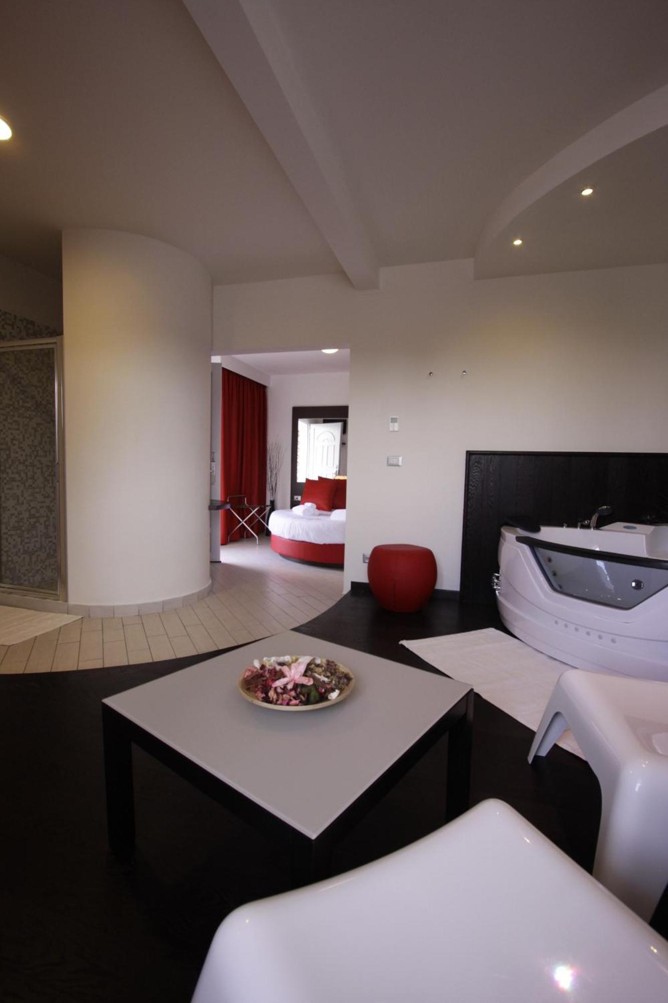 Hotel Paradise Airport Forlì Екстериор снимка