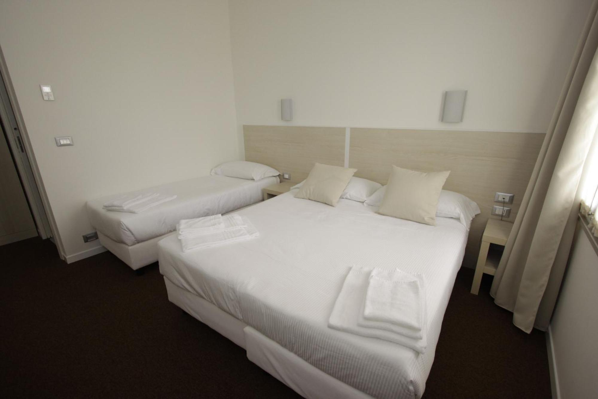 Hotel Paradise Airport Forlì Екстериор снимка