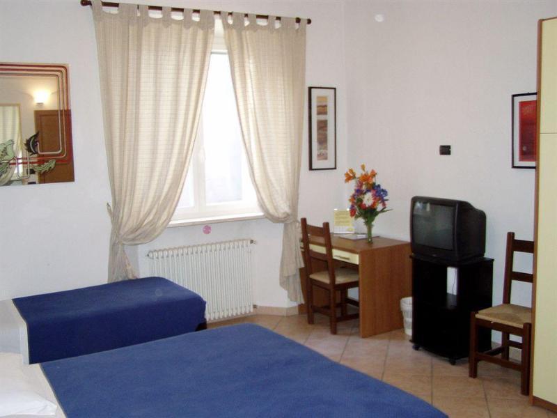 Hotel Paradise Airport Forlì Екстериор снимка